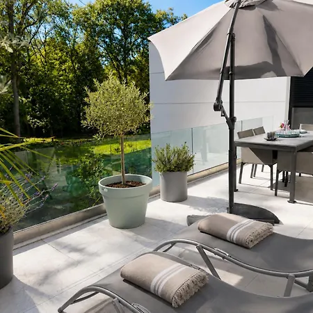 Contemporary Between Paris And Disneyland Champs-Sur-Marne