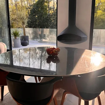New Architect-designed Villa Champs-Sur-Marne