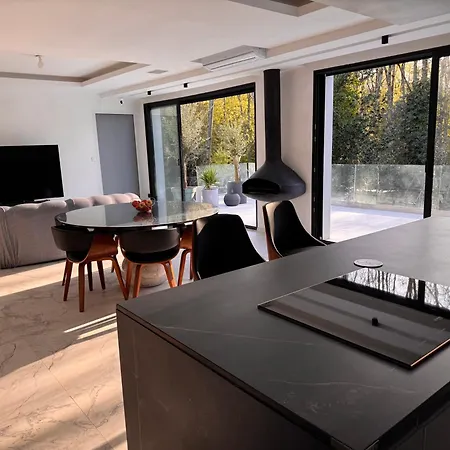 New Architect-designed Vila