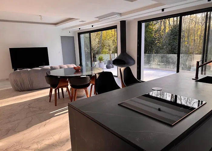 New Architect-designed Vila
